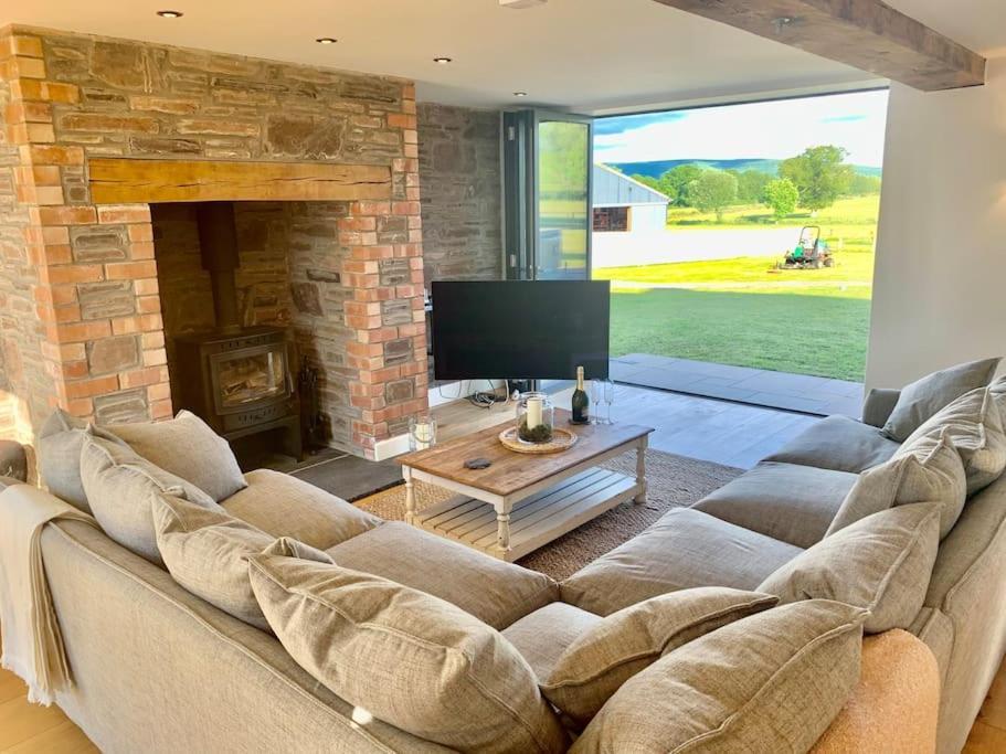 Coed Farm-Hot Tub-Sleeps 12-Near Brecon Villa Екстериор снимка