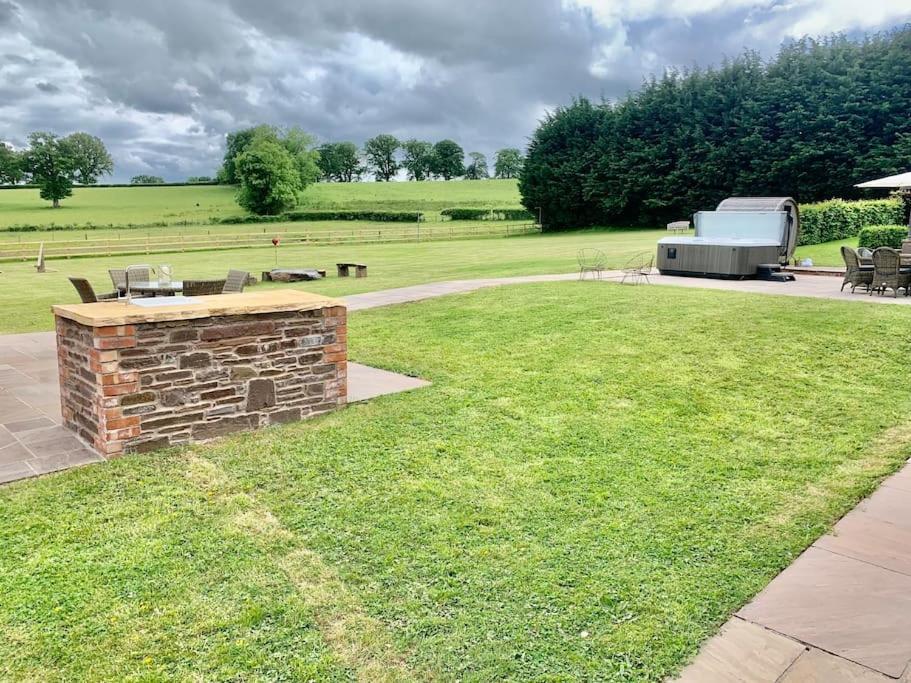 Coed Farm-Hot Tub-Sleeps 12-Near Brecon Villa Екстериор снимка