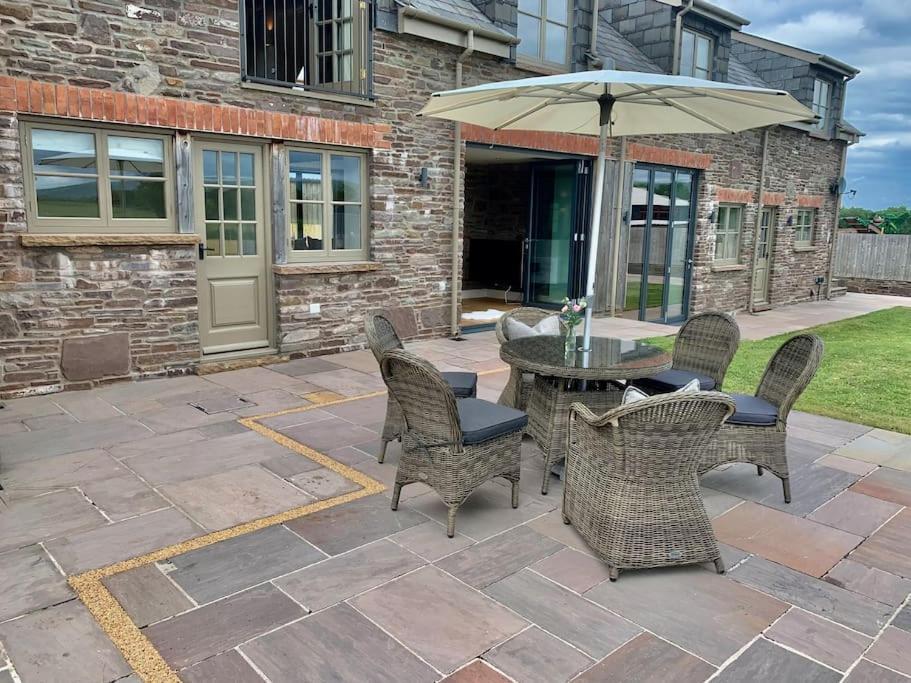 Coed Farm-Hot Tub-Sleeps 12-Near Brecon Villa Екстериор снимка