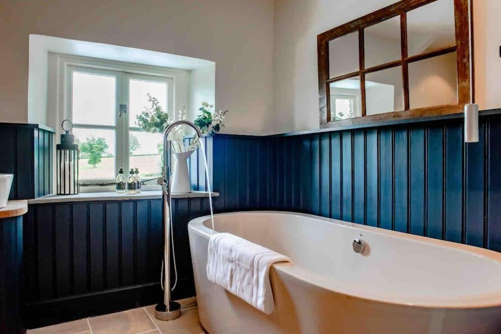Coed Farm-Hot Tub-Sleeps 12-Near Brecon Villa Екстериор снимка