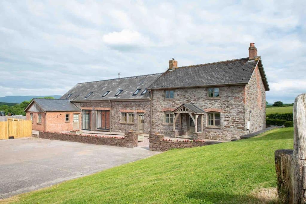 Coed Farm-Hot Tub-Sleeps 12-Near Brecon Villa Екстериор снимка